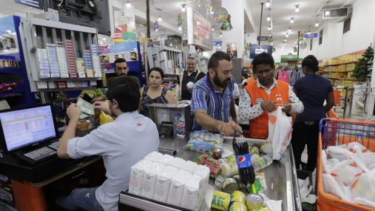 السوبرماركت بدأت “مُرغمةً” تطبيق آلية الدفع الجديدة