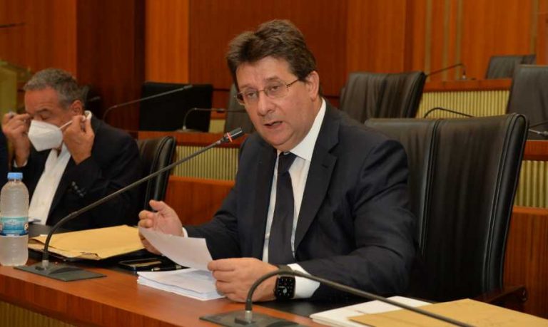 لجنة المال أقرت موازنة وزارة المال وعلقت البند المتعلق بفوائد المصارف