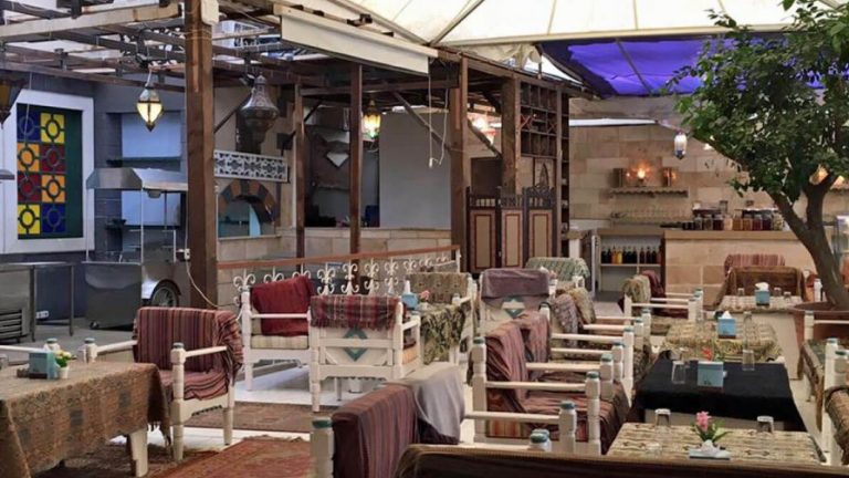 واقع المطاعم والمقاهي صعب.. والمؤسسات المستمرة عددها قليل