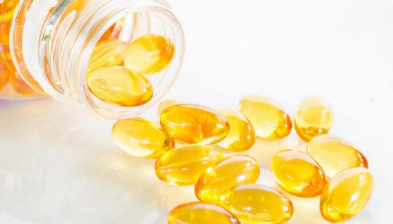 من ينبغي عليهم تناول فيتامين D بشكل دائم؟