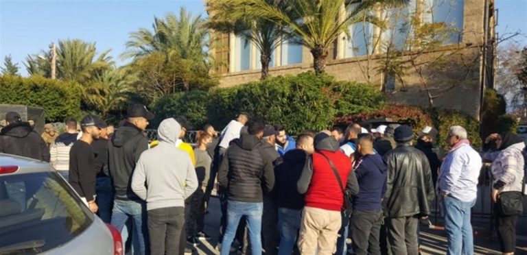اعتصام لمتعاقدي “اللبنانية” أمام منزل ميقاتي في طرابلس