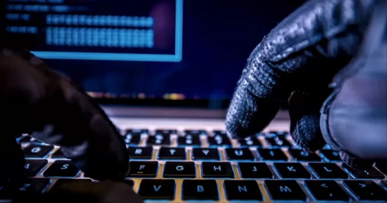 توقف الخطوط الأرضية والإنترنت في الجنوب