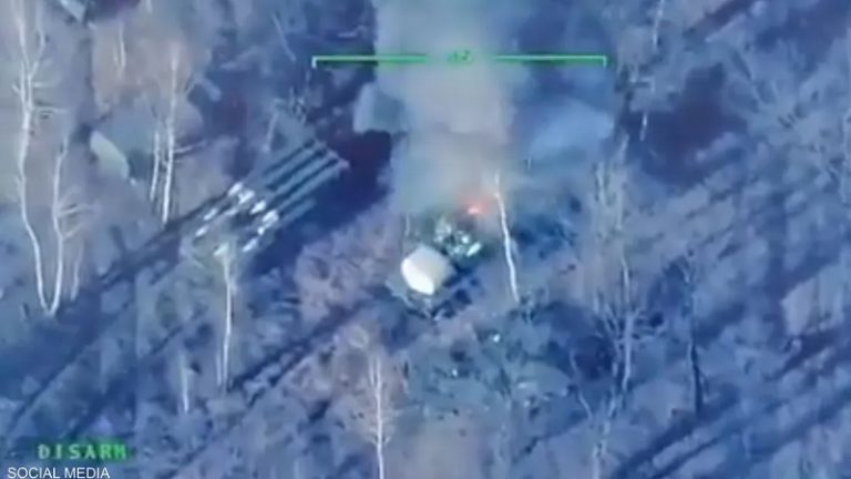 بالفيديو: “درون” أوكرانية تدمر منظومة صاروخية روسية