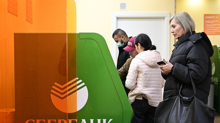 أكبر بنك روسي أعلن خروجه من الأسواق الأوروبية بعد تهديدات أمنية