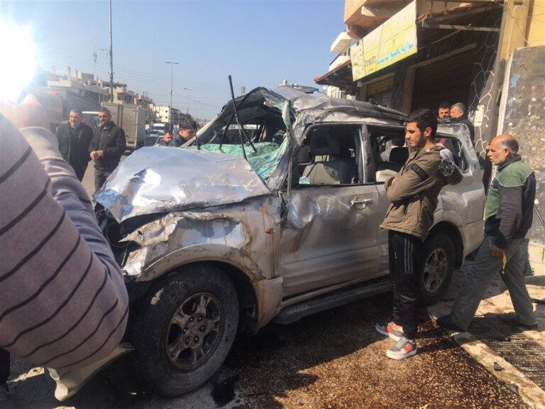 بالفيديو: حادث سير يودي بحياة امرأة ويصيب ثلاثة.. والسبب “كلب”!