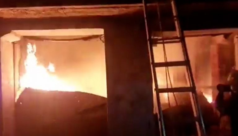 بالفيديو: مقتل 11 شخصا في الهند جراء حريق بمستودع