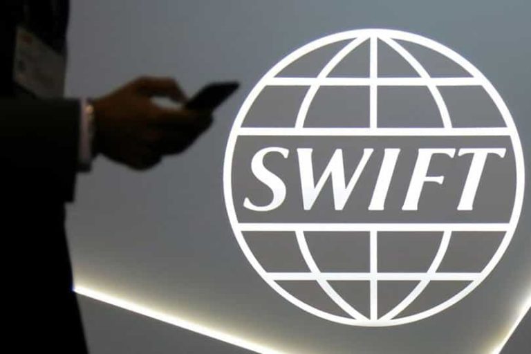 “سويفت” تنتظر أسماء بنوك روسية لقطع الاتصال معها