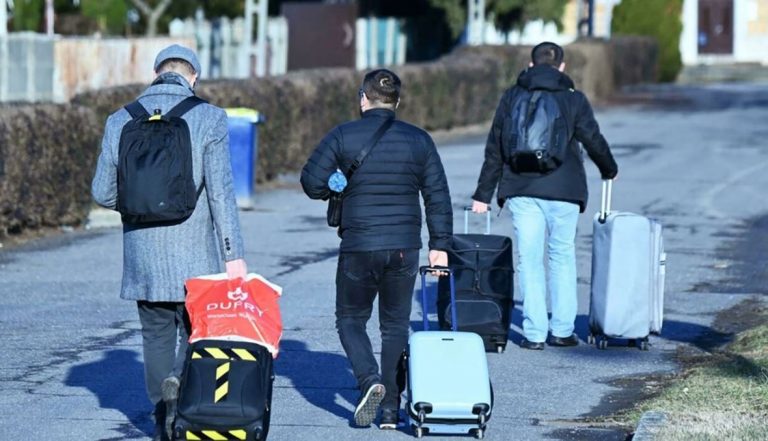 دفعة من لبنانيي أوكرانيا تصل إلى بيروت بعد منتصف الليلة