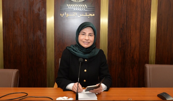 عز الدين تقدمت بطلب ترشحها الى الانتخابات