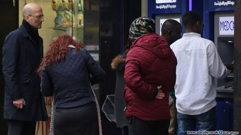 الموظفون والعسكر بدأوا بقبض المساعدة الاجتماعية