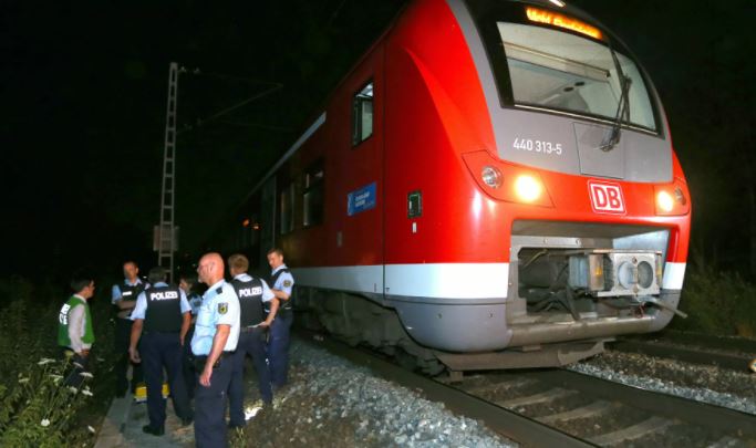 إصابة 30 شخصا بتصادم قطاري ترام شمالي ألمانيا