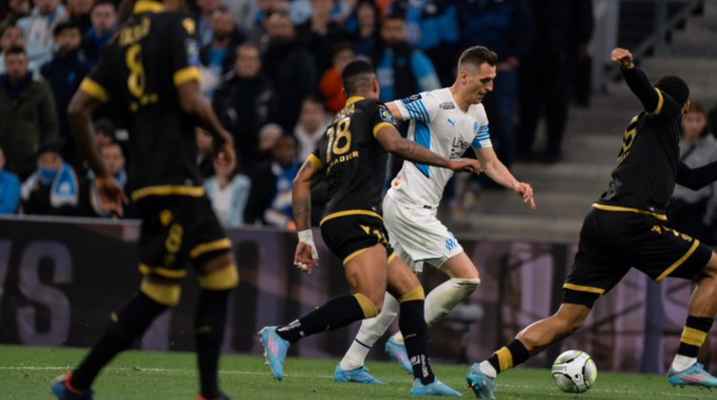 الليغ 1: مارسيليا يحسم قمة الجولة ويتخطى نيس بثنائية