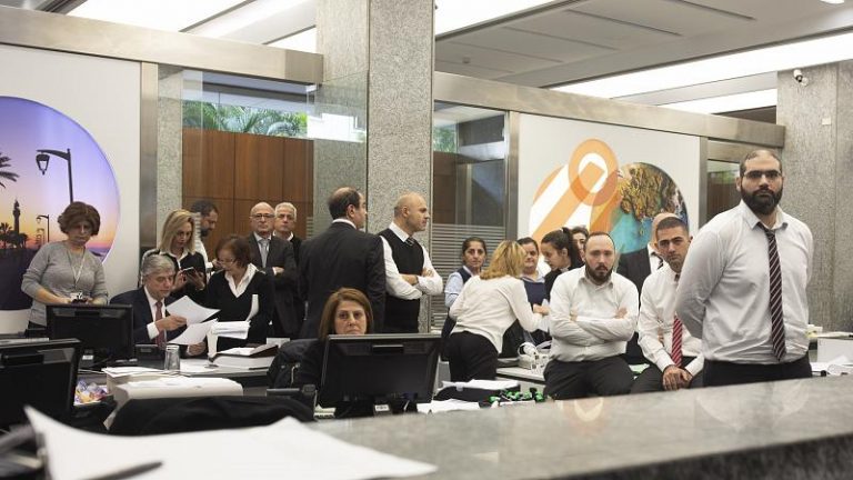 المصارف قد تطبّق سياسة “عليّ وعلى أعدائي”!