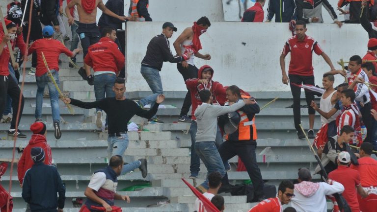 بالفيديو: اشتباك بين الجمهورين اللبناني والسوري يوقف مباراتهما في صيدا