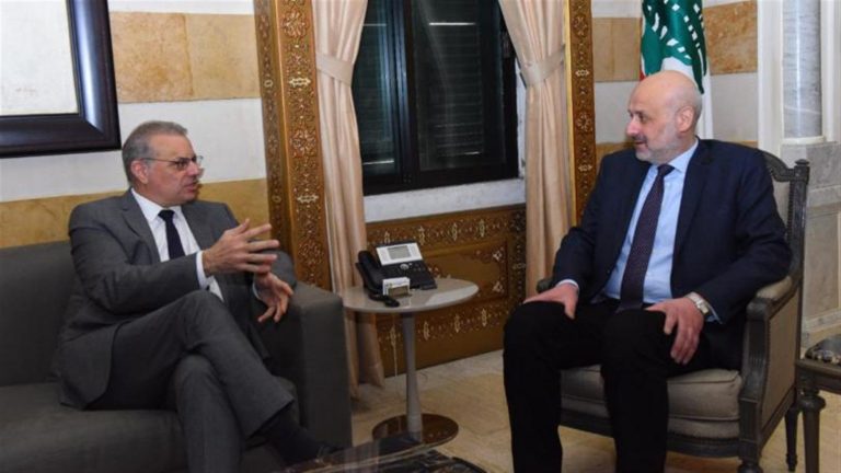 مولوي بحث مع نظيره القبرصي في تعزيز التعاون الأمني