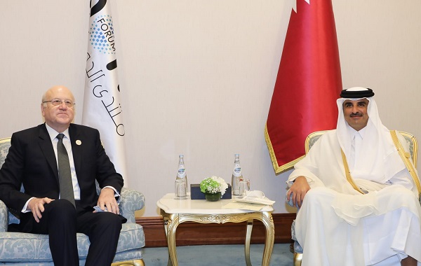 أمير قطر يلتقي ميقاتي في منتدى الدوحة