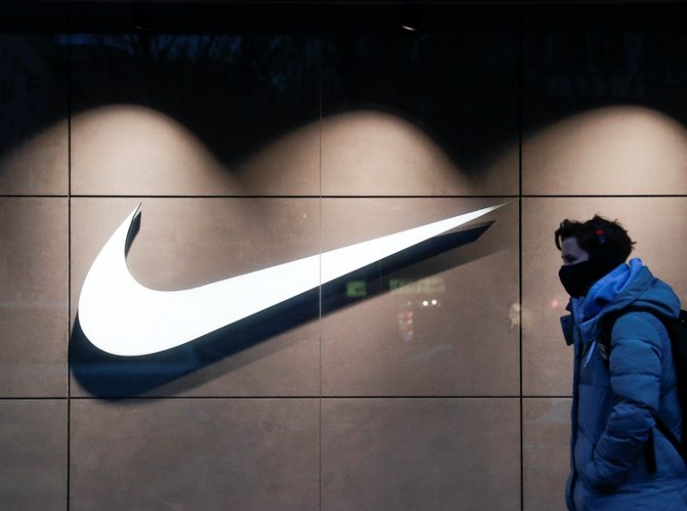 خسائر “نايكي” 1.5 مليار دولار؟