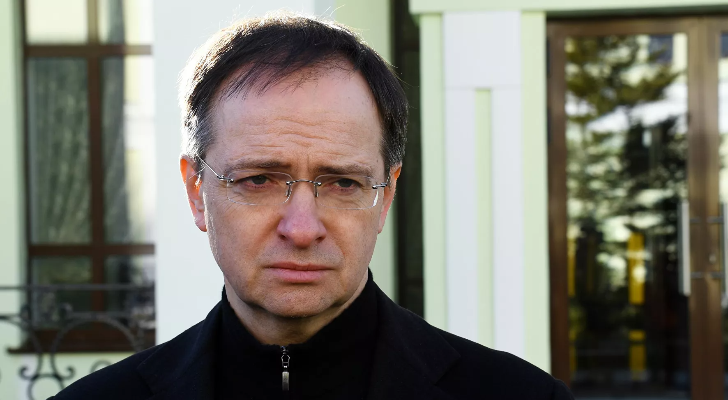 رئيس وفد روسيا المفاوض: اتفقنا مع وفد أوكرانيا على إنشاء ممرات آمنة للمدنيين وإمكانية وقف إطلاق نار مؤقت