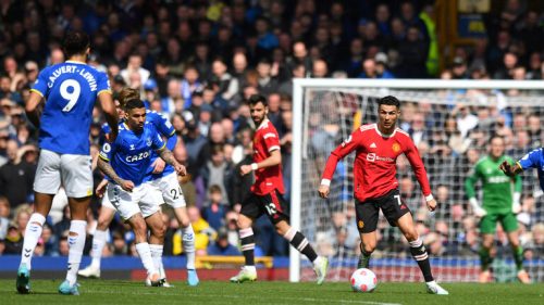 مانشستر يونايتد يبتعد عن مراكز الأبطال بالتعثر أمام إيفرتون