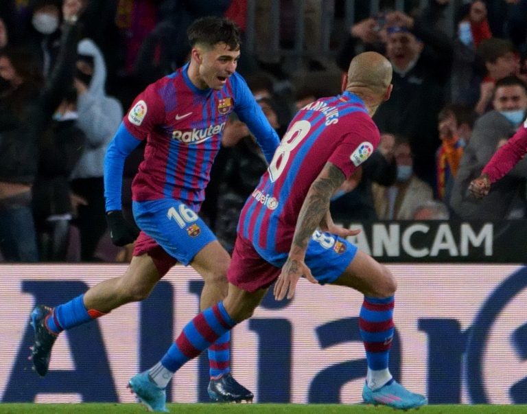 الدوري الإسباني.. برشلونة يقسو على إشبيلية وبيتيس يكتسح أوساسونا