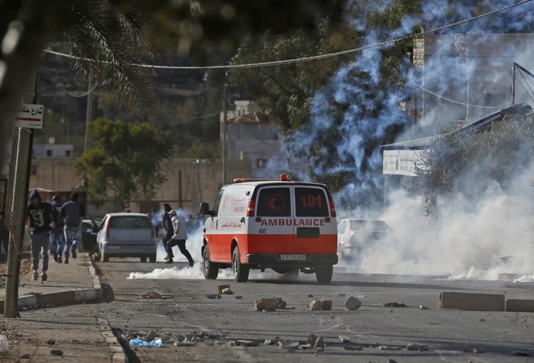 مستوطن يدهس طفلًا جنوب الضفة الغربية