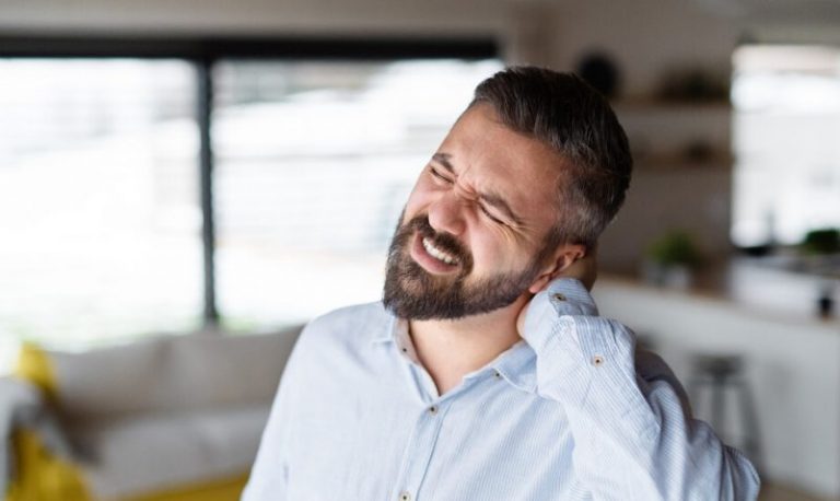 ما أسباب آلام الرقبة؟