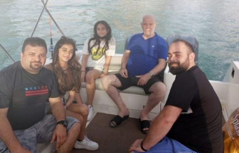 عائلة لبنانية تنجو بأعجوبة بعد غرق قاربهم وسط البحر