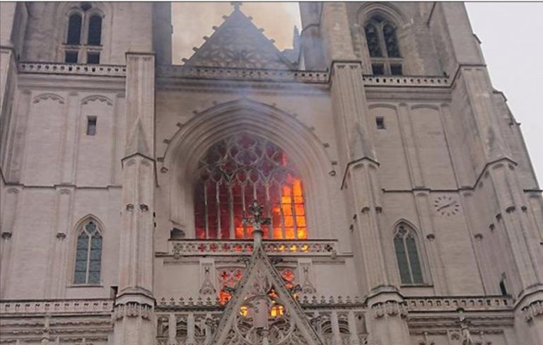 حريق يقضي على جزء من كنيسة روسية في باريس