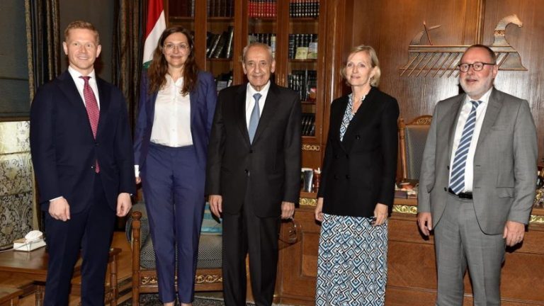 بري عرض الأوضاع العامة مع عدد من السفراء