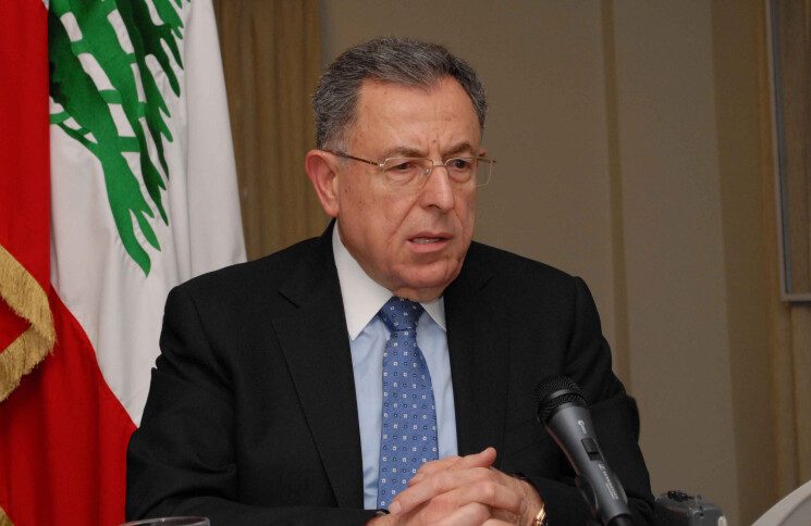 السنيورة: البعض يحاول التعويض عن الخسارة بافتعال التوتر!