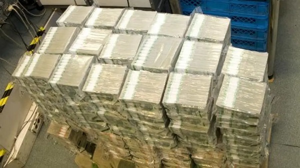 بأسماء مستعارة.. العراق يسترد أكثر من 9 ملايين دولار من المصارف اللبنانية