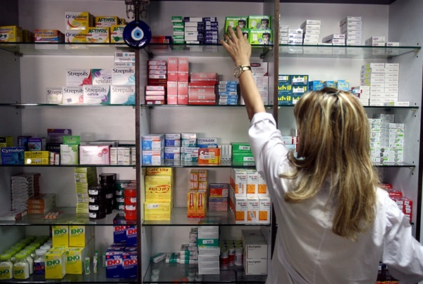 حلحلة وانفراج.. الأدوية الى لبنان قريباً