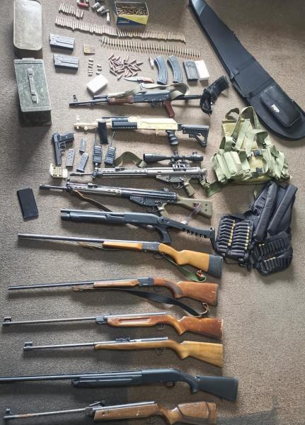 توقيف شخص في زحلة وضبط أسلحة وذخائر حربية