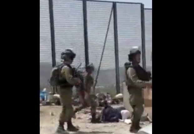 بالفيديو: قوات الاحتلال تطلق النار على فلسطينية غربي بيت لحم