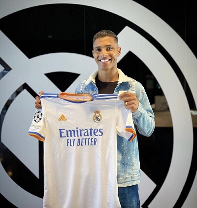 ريال مدريد يضم البرازيلي فينيسيوس توبياس
