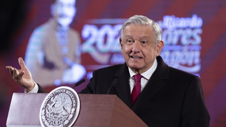 الرئيس المكسيكي يفوز في استفتاء على بقائه في منصبه