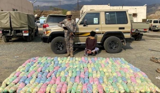 القبض على 120 متهماً في محاولة تهريب مخدرات إلى السعودية