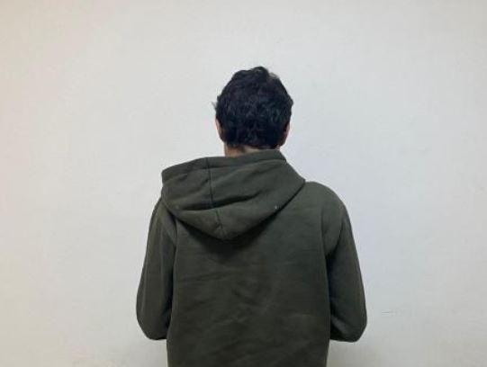 توقيف فلسطيني يترأس عصابة للسرقة وضبط كمية من المخدرات معه