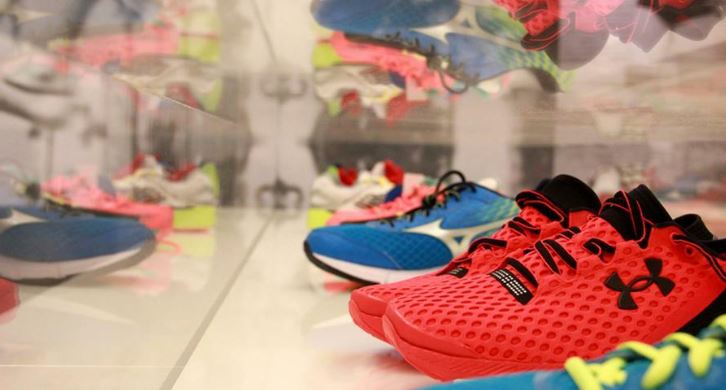 معرض لأحذية المشاهير الرياضية المستعملة