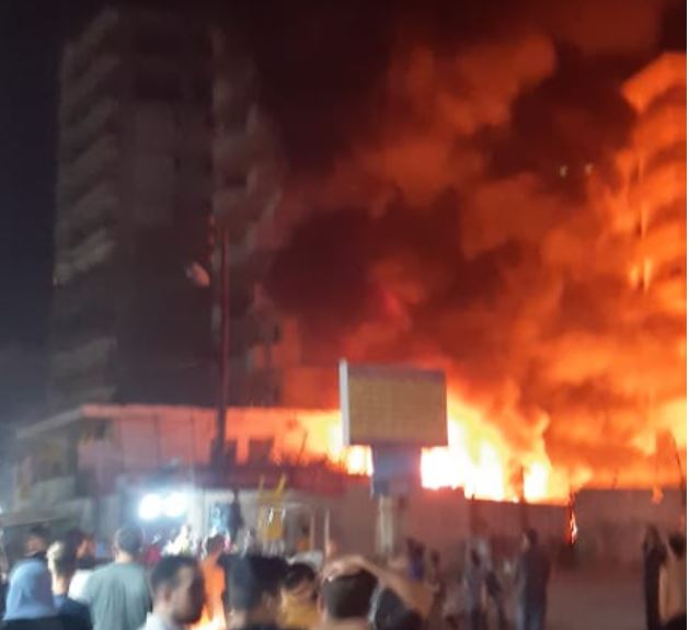 بالفيديو: حريقٍ كبير عند مدخل مخيّم البداوي