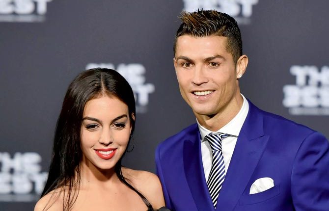 كم يحوّل رونالدو شهرياً الى حساب جورجينا؟