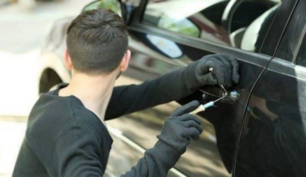 بالفيديو ـ سرقة فريق تلفزيوني خلال تقرير عن “السرقة” في لندن!