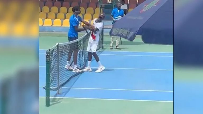 بالفيديو: لاعب تنس يصفع خصمه.. على طريقة ويل سميث!