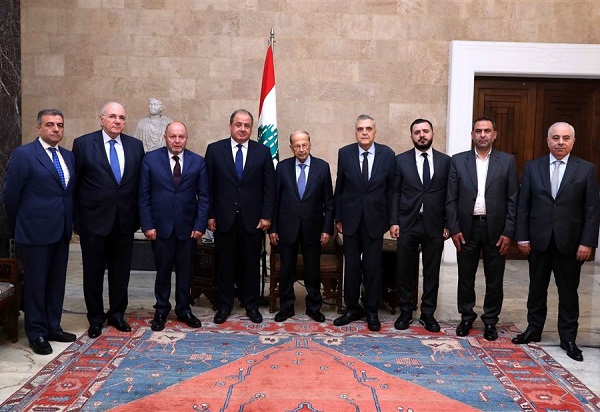 عون التقى المجلس الاقتصادي: هناك من يتلاعب بسعر صرف الدولار