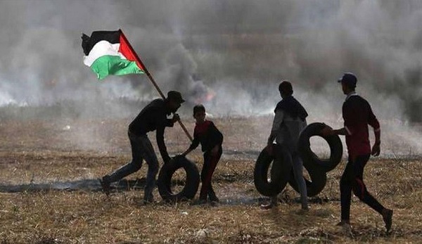 بالفيديو: فلسطيني يتصدى لهجوم المستوطنين بالفلفل