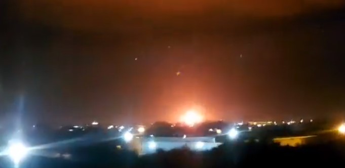 بالفيديو: الاحتلال قصف مواقع في غزة وألحق أضرارا بمنازل وممتلكات