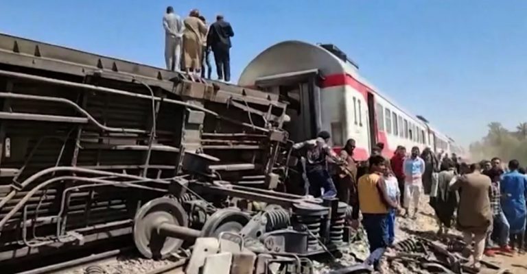 قتلى ومصابون جراء اصطدام قطار بشاحنة في هنغاريا