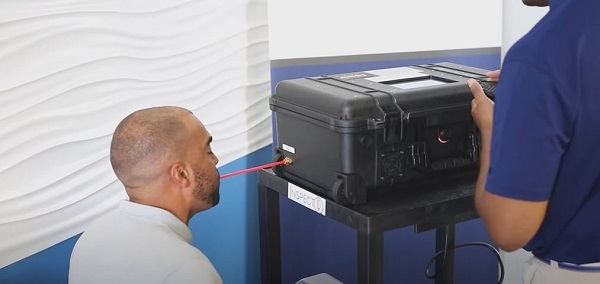 بالفيديو: اختبار جديد قادر على كشف “كورونا” عن طريق التنفس!