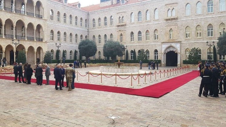 اجتماع لمعالجة تداعيات الأزمة المالية على سير المرفق العام