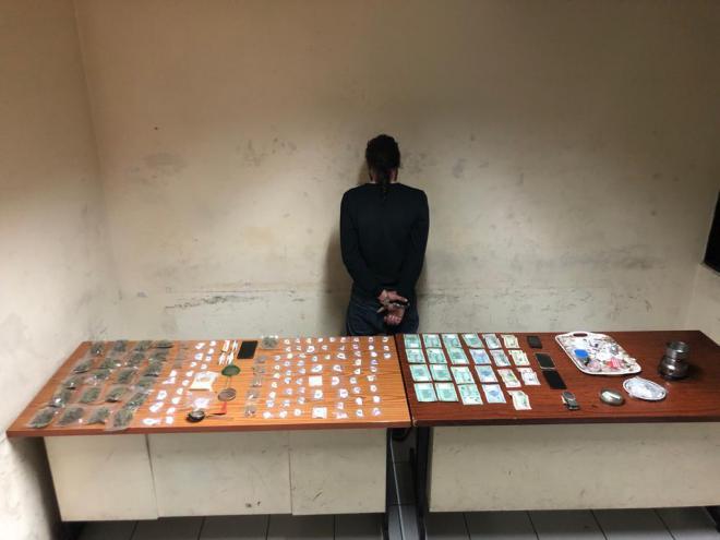 كمين محكم يوقع بمروّج مخدرات في الدورة